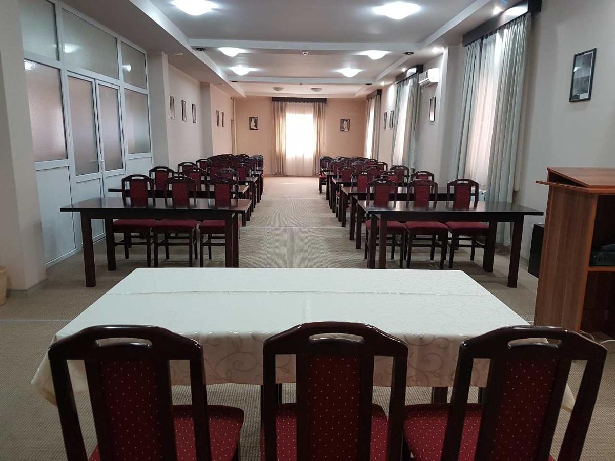 Hotel Feniks Pozarevac Exterior photo